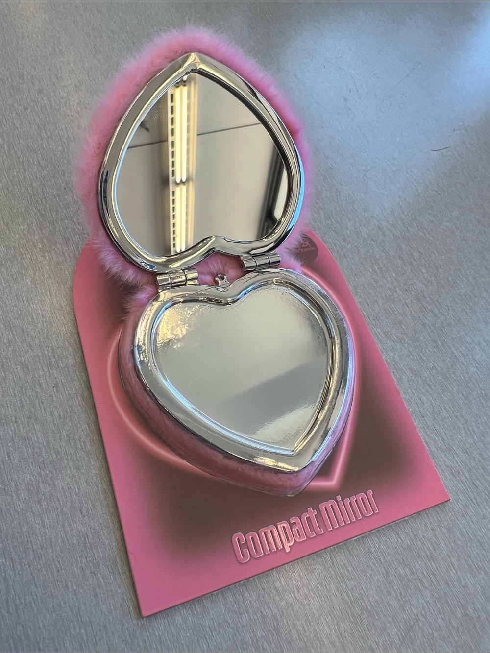 Paris Hilton Pink Fur Heart Compact Mirror - Picture 2 of 2